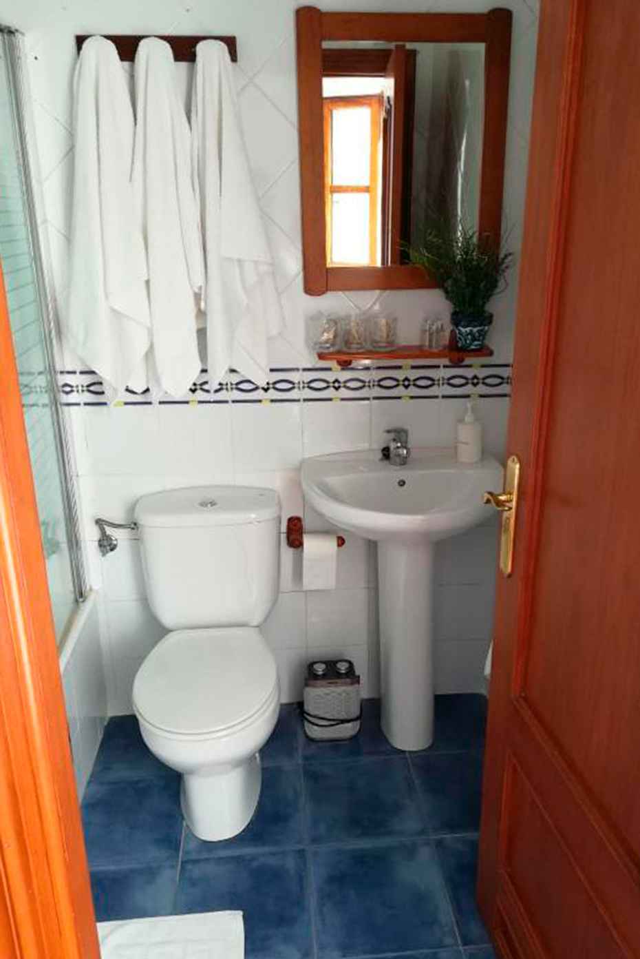 Salle de bains de la chambre 3 double de l'hébergement rural Artola